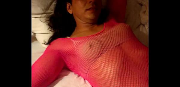  pink outfit in dallas hotel room
